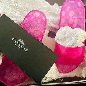 NWT never worn. COACH ULYSSA RUBBER SLIDE bold pink size 8